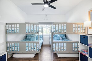 하우스, 침대(여러 개), 온수 욕조 (The Grandview) | 5 개의 침실, 각각 다른 스타일의 인테리어, 각각 다르게 가구 비치, 침대 시트