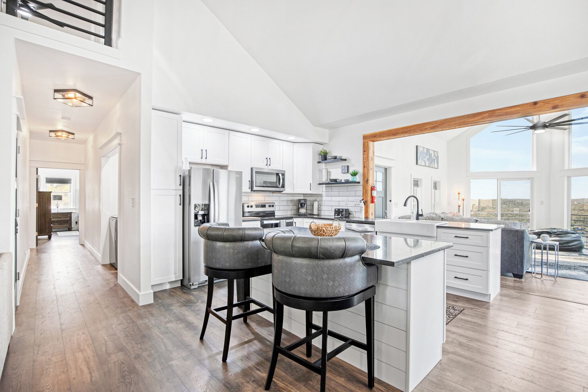 House, Multiple Beds, Hot Tub (The Grandview) | Private kitchen