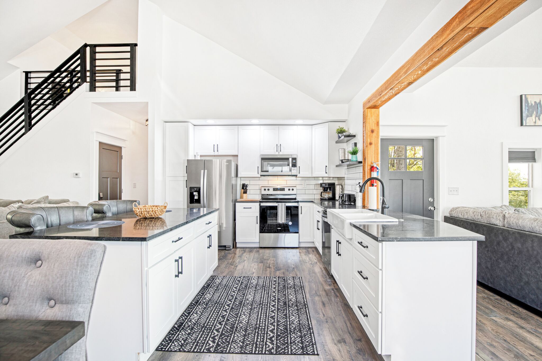 House, Multiple Beds, Hot Tub (The Grandview) | Private kitchen