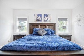 House, Multiple Beds, Hot Tub (The Grandview) | 5 bedrooms, individually decorated, individually furnished, bed sheets