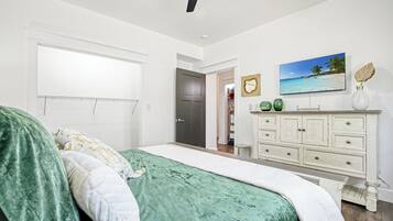 House, Multiple Beds, Hot Tub (The Grandview) | 5 bedrooms, individually decorated, individually furnished, bed sheets