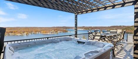 Casa, varias camas, hidromasaje (The Grandview) | Restaurante al aire libre