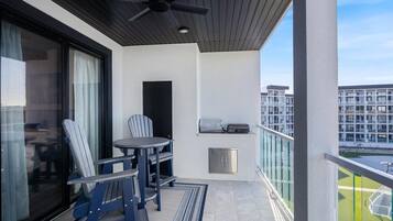 Appart'hÎtel, plusieurs lits, patio (Lake Adventures) | Restauration extérieure