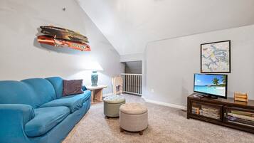 Condo, Multiple Beds, Patio (Penthouse in the Park) | Living area