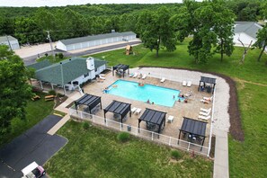 حمّام سباحة خارجي