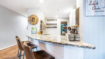 Condo, Multiple Beds, Patio (Penthouse in the Park) | Bar (on property)