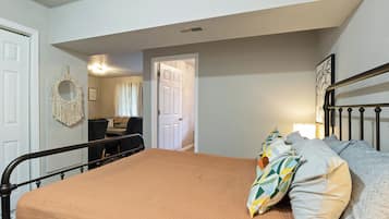 Rumah, Beberapa Tempat Tidur, patio (Good Life Vibes Lake House) | 3 kamar tidur dan didekorasi berbeda-beda