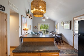 Interior - Perfect for Bachelor-bachelorettes & Friend Groups! (Osage Beach)