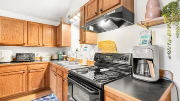 House, Multiple Beds, Patio (Good Life Vibes Lake House) | Private kitchen