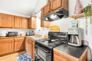 House, Multiple Beds, Patio (Good Life Vibes Lake House) | Private kitchen