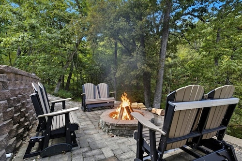 Amazing Cove, Fenced Yard, & Game Room!