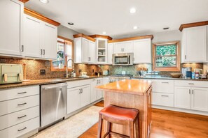 House, Multiple Beds, Patio (Heavenly Hideaway) | Private kitchen - Amazing Cove, Fenced Yard, & Game Room! (Sunrise Beach)