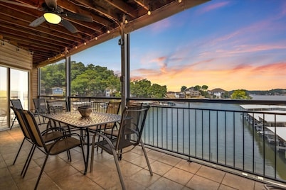 Lakefront 1st-floor Condo, Screened Patio, Pools & Courts