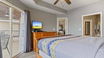 Condo, nhiều giường, sân hiên (Wake Lake) | 3 phòng ngủ, trang trí khác biệt