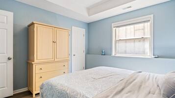 Condo, varias camas, patio (Wake Lake) | 3 habitaciones, decoración personalizada y muebles diferentes