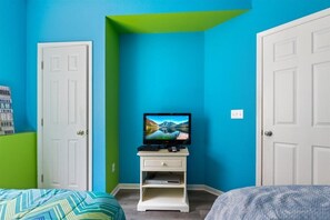 Condo, varias camas, patio (Wake Lake) | 3 habitaciones, decoración personalizada y muebles diferentes 