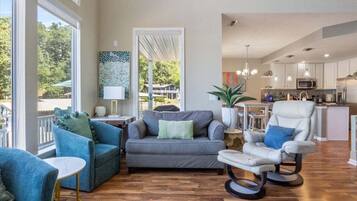 House, Multiple Beds, Patio (Serenity) | Living area