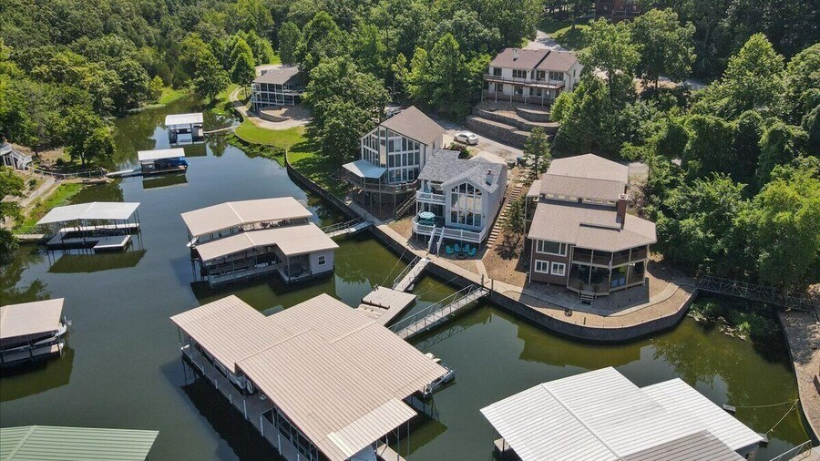 Amazing Wall of Windows, Swim Dock & Pet Friendly