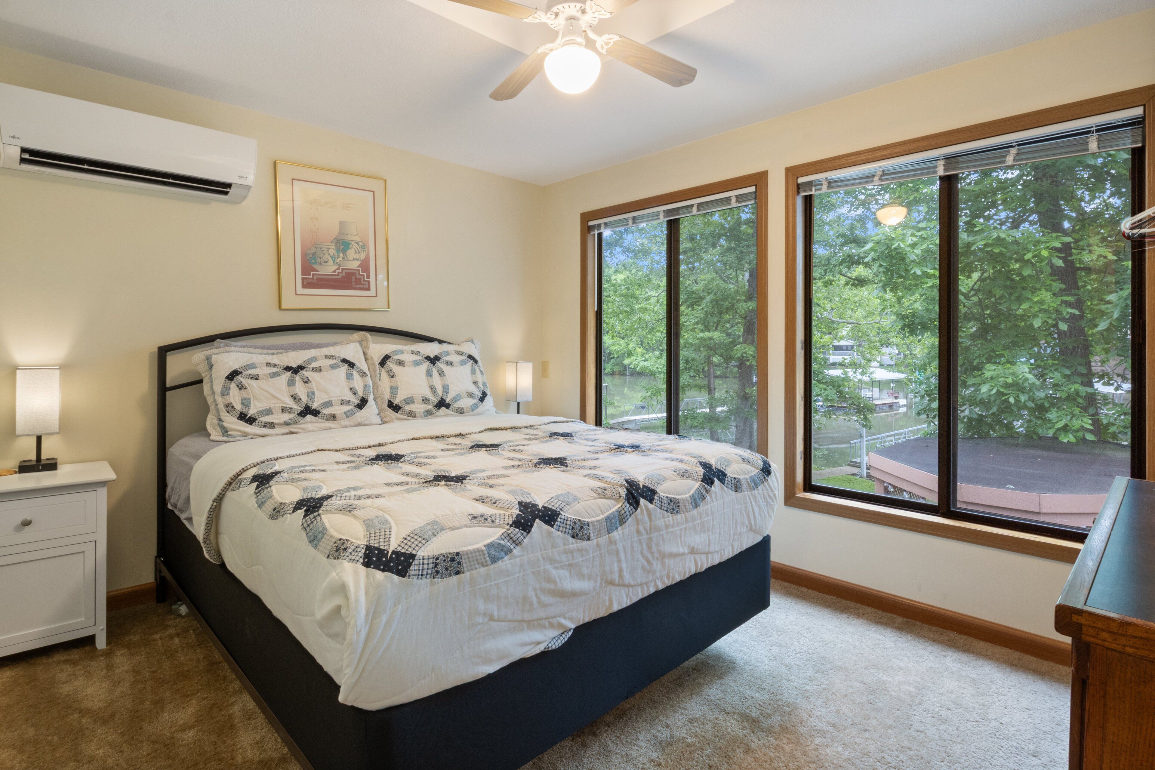 3 chambres, décor unique, ameublement unique, literie fournie