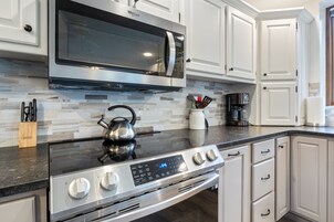 House, Multiple Beds, Patio (4 Waters Getaway) | Private kitchen