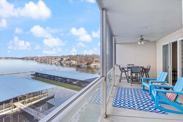 Lägenhet - flera sängar - uteplats (Good Vibes Lodge) | Restaurang utomhus