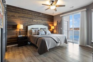 コンドミニアム ベッド (複数台) パティオ (Good Vibes Lodge) | 3 室のベッドルーム、客室ごとに異なる装飾、客室ごとに異なるインテリア、ベッドシーツ