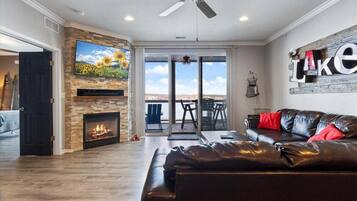 Condo, Multiple Beds, Patio (Good Vibes Lodge) | Living area