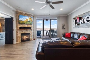 Living area - Lands End Condo With Amazing Main Channel Views, 2 Pools, Playground & Boat Slip (Osage Beach)