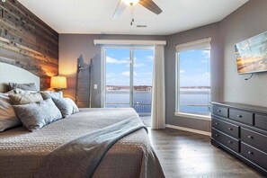 3 bedrooms, individually decorated, individually furnished, bed sheets - Lands End Condo With Amazing Main Channel Views, 2 Pools, Playground & Boat Slip (Osage Beach)