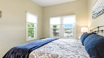 Ferienhaus, Mehrere Betten, Terrasse (Chimney Cove Hideaway) | 3 Schlafzimmer, individuell dekoriert, individuell eingerichtet