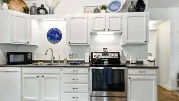 House, Multiple Beds, Patio (Chimney Cove Hideaway) | Private kitchen