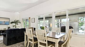 Huis, meerdere bedden, patio (Chimney Cove Hideaway) | 3 slaapkamers, individueel gedecoreerd, individueel gemeubileerd