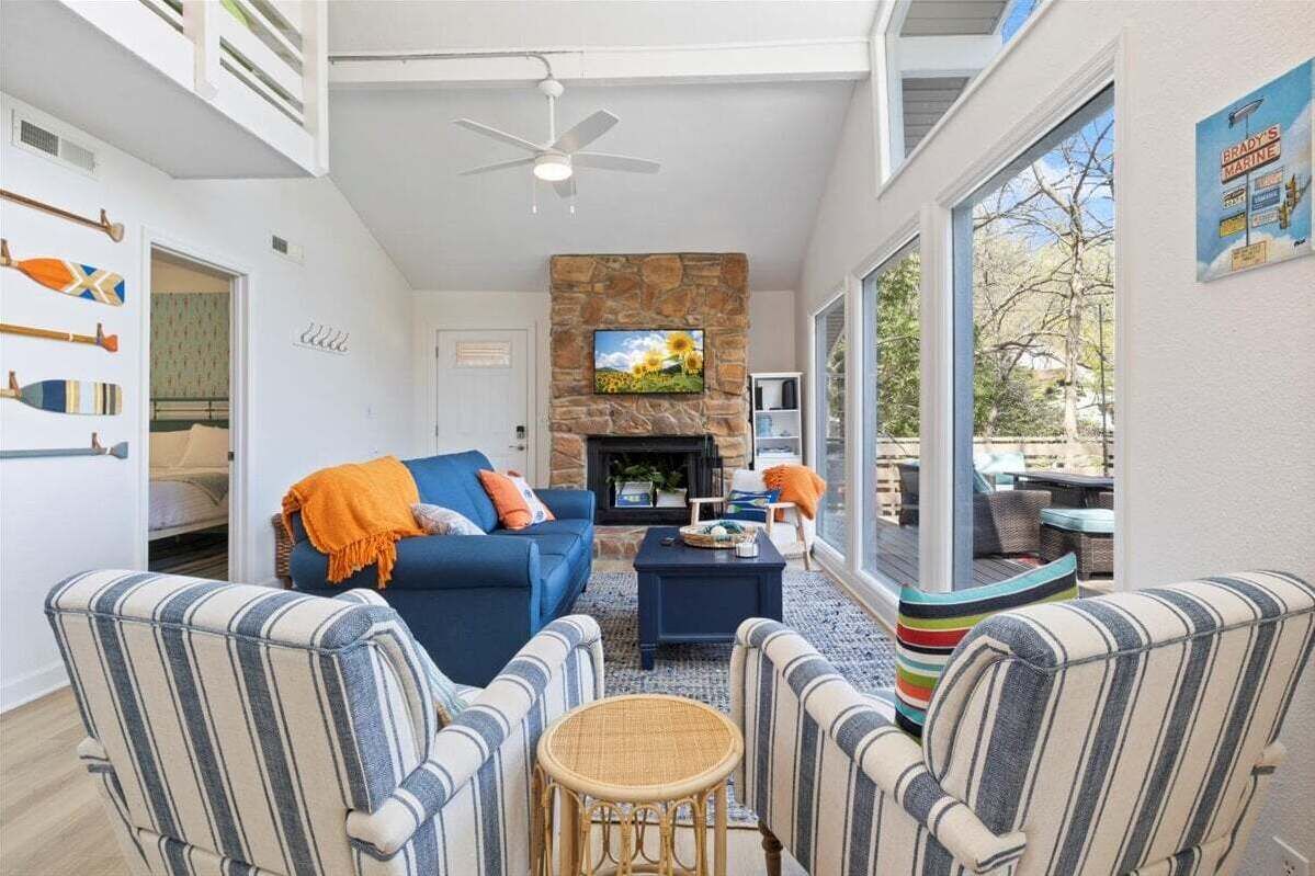 House, Multiple Beds, Patio (Lucy Landing) | Living area