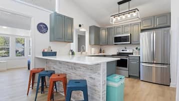 House, Multiple Beds, Patio (Lucy Landing) | Private kitchen