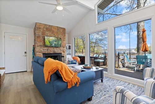 3mm Lake Ozark, Trailer Parking, Dock, Boat Slip, & Amazing Cove Views