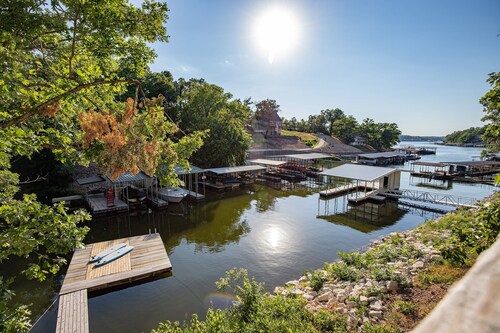 Private Dock, Paddle Boards, Views & Hot Spots!