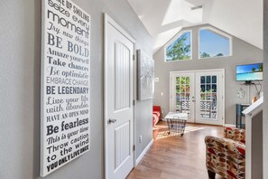 Hus - flera sängar - uteplats (Lofty Aspirations) | Interiör