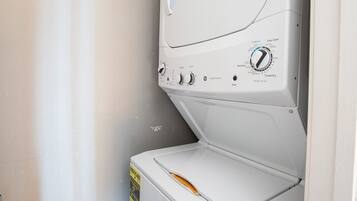 House, Multiple Beds, Patio (Lofty Aspirations) | Laundry