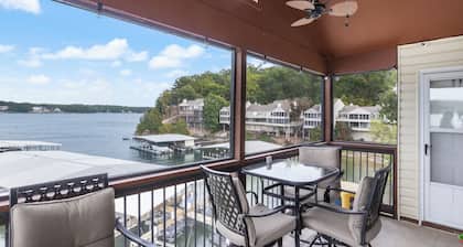 Poolside Condo With Amazing Lake Views & Design