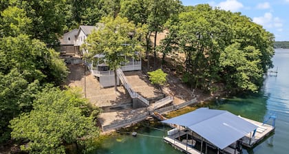 Amazing Game Room With Dock Tram to Huge Dock - Great For Families