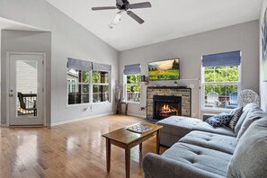 Hus, flere senger, massasjebadekar (Valley Luxxe Lakehouse) | Oppholdsområde