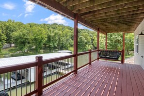 Hus, flere senger, massasjebadekar (Valley Luxxe Lakehouse) | Terrasse/patio