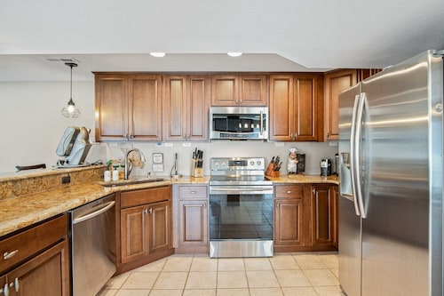 Lake Life: Amazing Weekday Specials! Dock, Swim Mat, Cove Water