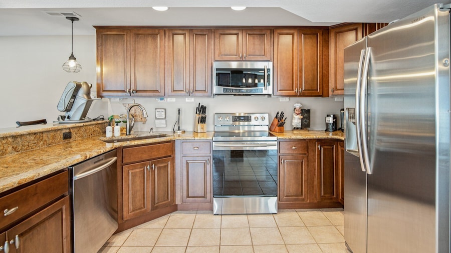 Lake Life: Amazing Weekday Specials! Dock, Swim Mat, Cove Water