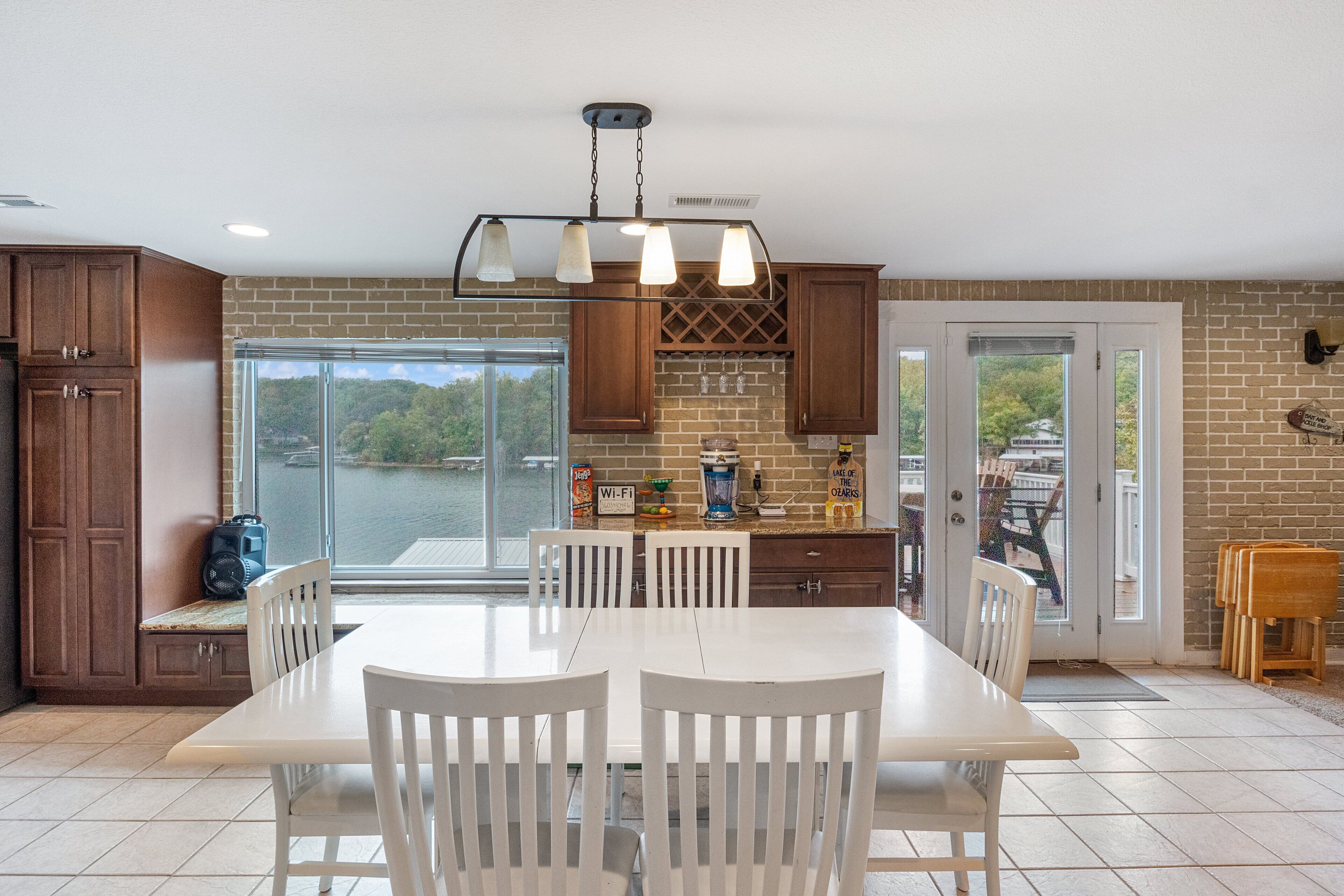 House, Multiple Beds, Patio (Lake Life) | 6 bedrooms, individually decorated, individually furnished, bed sheets