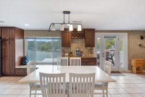 獨棟房屋, 多張床, 庭院 (Lake Life) | 6 間臥室、獨特裝潢、布置獨特、床單