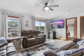 Casa, várias camas, varanda (Ripple Cove Hideaway) | Área de estar