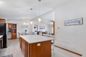 獨棟房屋, 多張床, 庭院 (Ripple Cove Hideaway) | 5 間臥室、獨特裝潢、布置獨特、床單