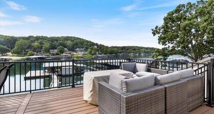 Gentle Sloped Lot, Private Dock, Boat Slip, Kayaks, Fire Table, Lakeview Deck, Family Friendly