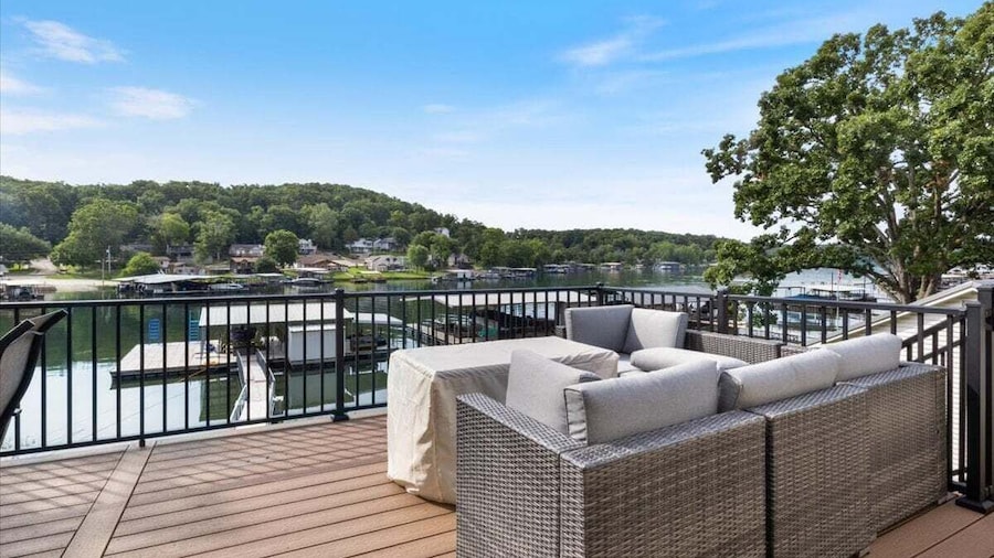 Gentle Sloped Lot, Private Dock, Boat Slip, Kayaks, Fire Table, Lakeview Deck, Family Friendly